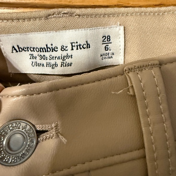 Abercrombie & Fitch The 90s Straight Ultra High Rise Vegan Leather Pants -6 LONG - Picture 3 of 3